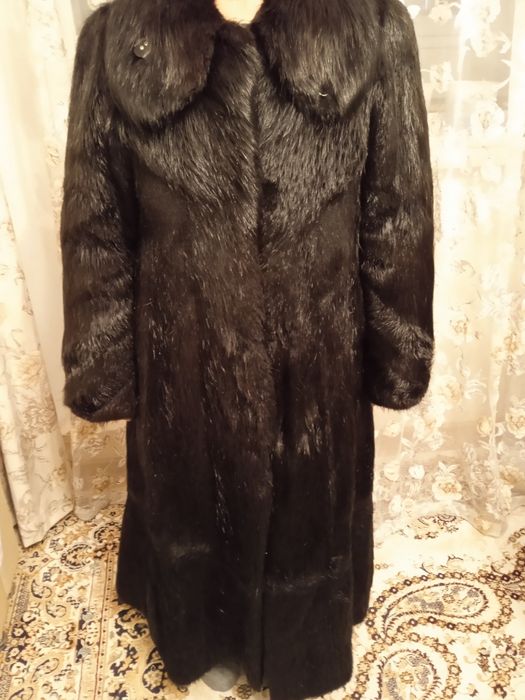 Продам шубу нутриевую