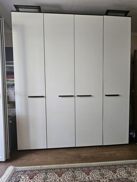 Продам плательный шкаф и комод