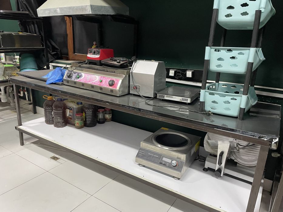 ishlab turgan fast food uskuna va jihozlari idishlari sotiladi