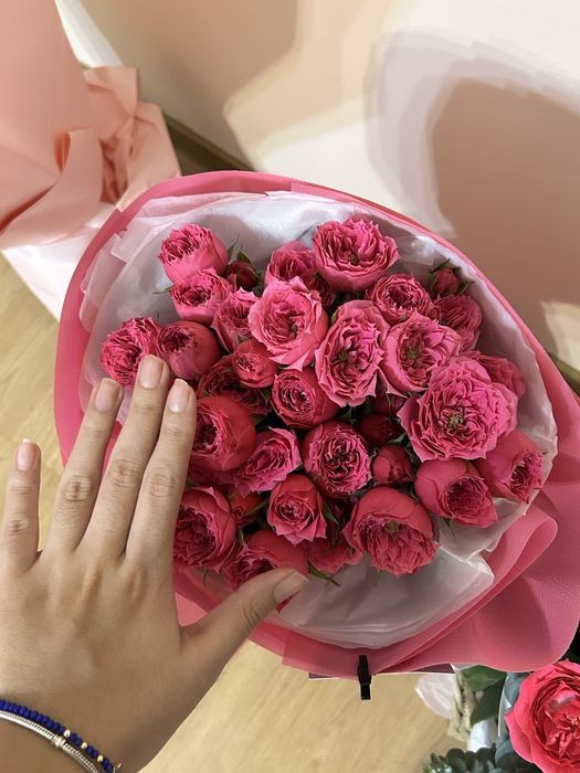 Кустовые розовые розы