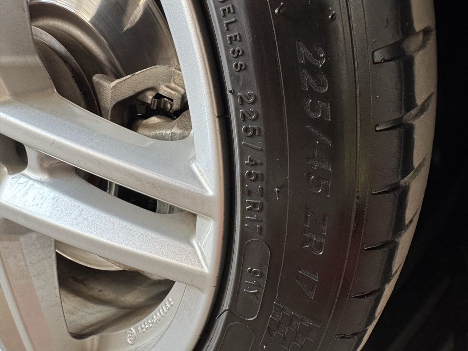 Vând roți 225/45 R17