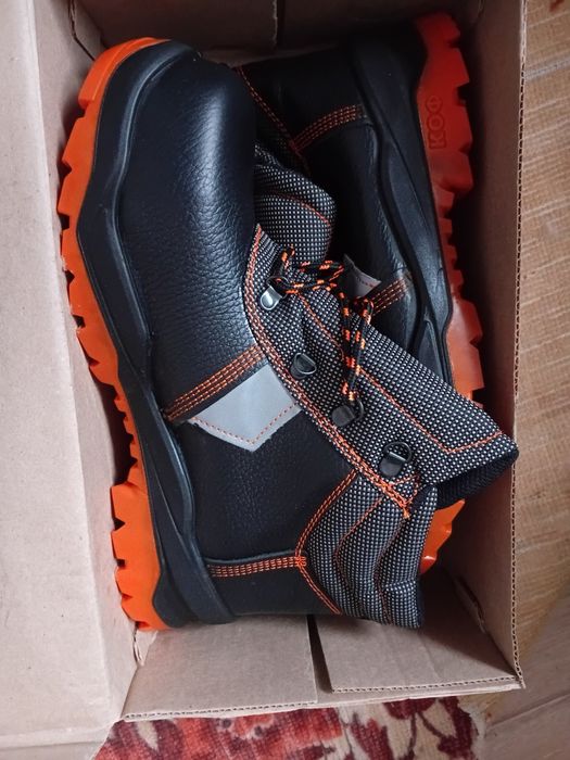 Кожаные ботинки , былғары бәтеңкелер