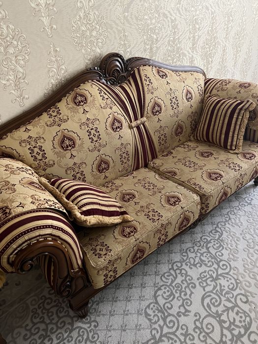 Продается Гостинный диван