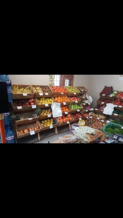 Стелажи и щайги за заведения и магазини