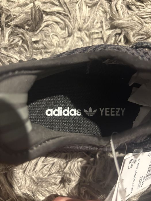 Yeezy 350v2 black