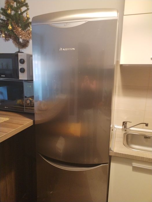 Vând frigider Ariston