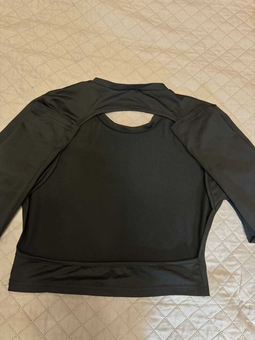 Блуза с дълъг ръкав и гол гръб - черна