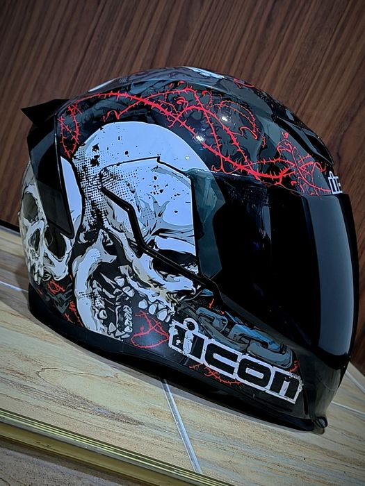 Каска Icon Skull 18 Airflite M