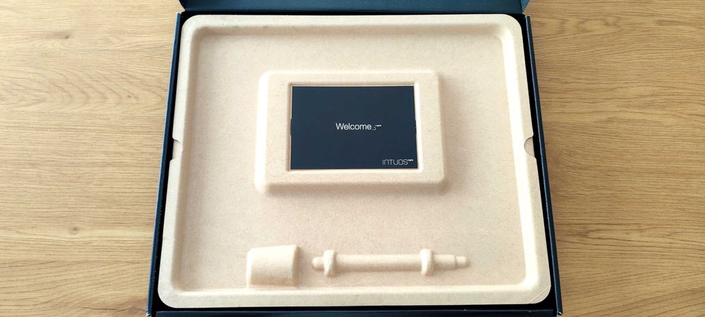 Tabletă grafică Wacom Intuos Pro M (PTH-651) în stare excelentă