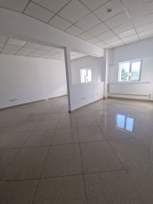 De  închiriat spații >birouri și comerciale.