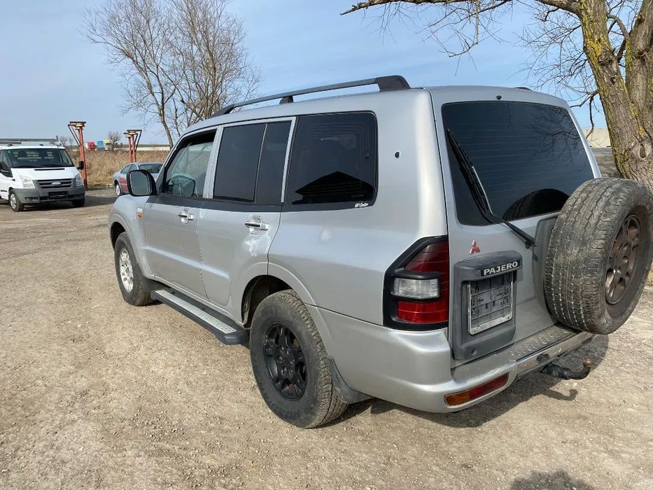Dezmembrez Mitsubishi Pajero