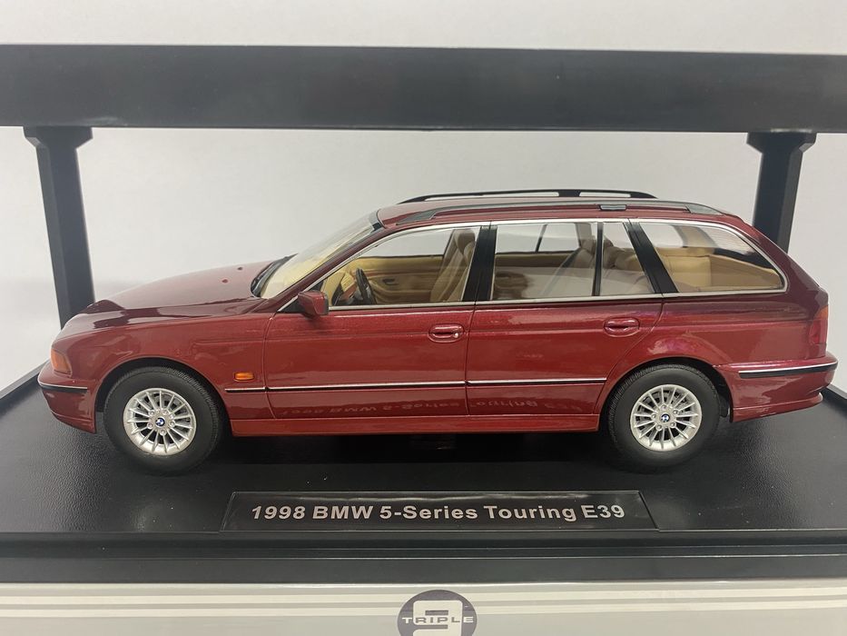 TRIPLE9 BMW E39 5-Series Touring an 1998 machetă auto scara 1:18 26 cm