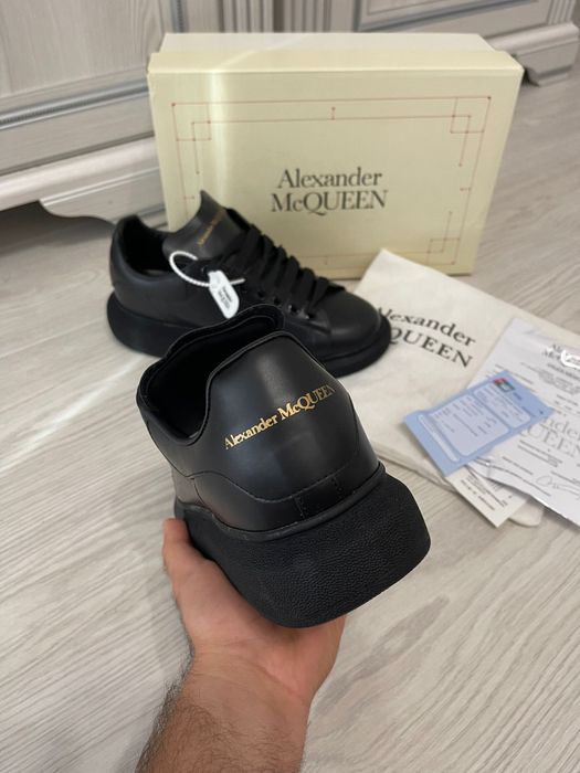 Adidasi ALEXANDER MCQUEEN l Produs NOU Unisex Fete Adidasi Baieti Fete | Unisex | Adidasi model NOU 2026 | Calitate PREMIUM | Alexander Mcqueen NEGRU