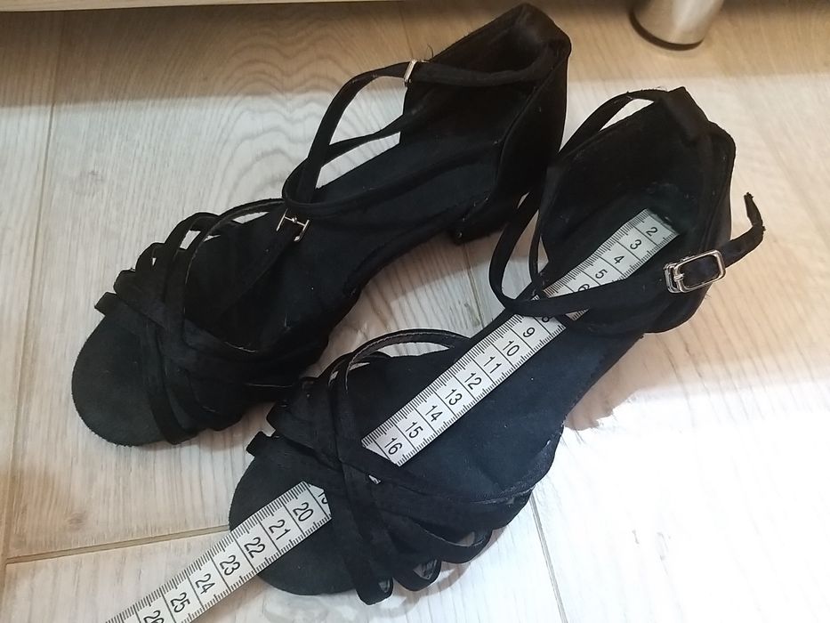 Продам туфли для спортивно- бальных танцев