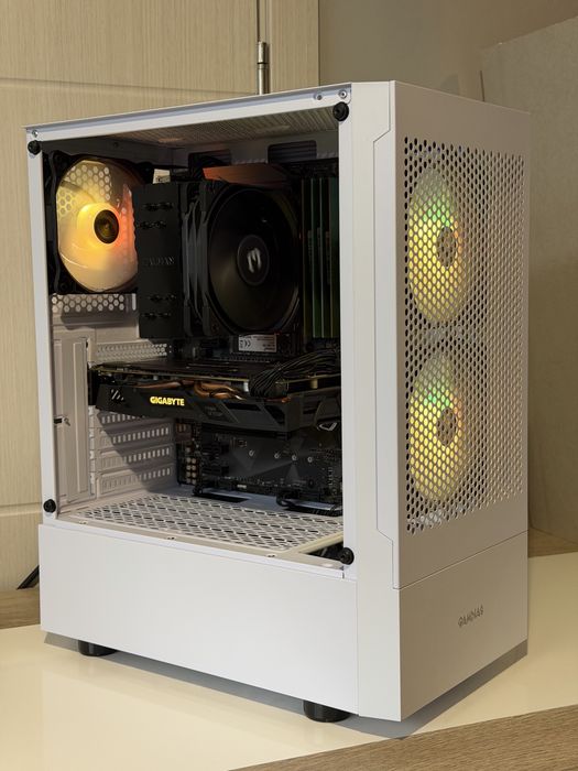 Геймърски компютър i7-6700K, RX580, 16GB