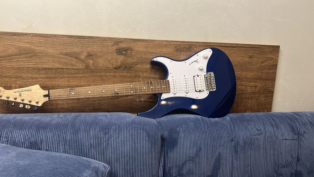 Продам электрогитару