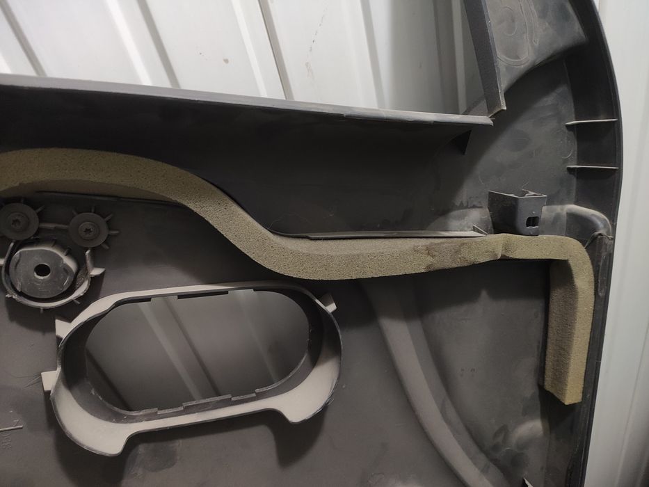 Обшивка дверей на ларгус