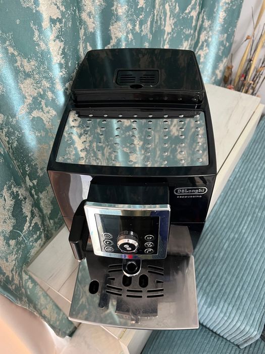 Espressor Delonghi Cappuccino impecabil+decalcifiant cadou pt 6 luni