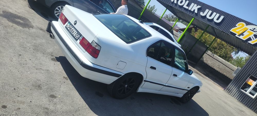 Продам машина БМВ срочно