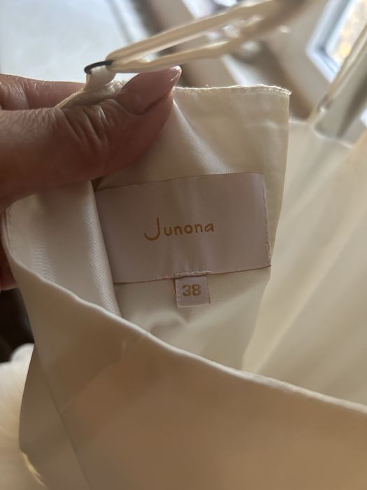 Бяла рокля Junona