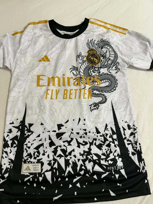 4 футболни тениски XS/S