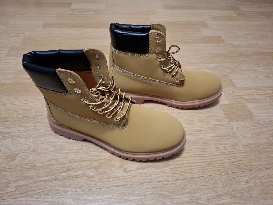 Ghete din piele tip insulated, absolut noi, in cutie originală!