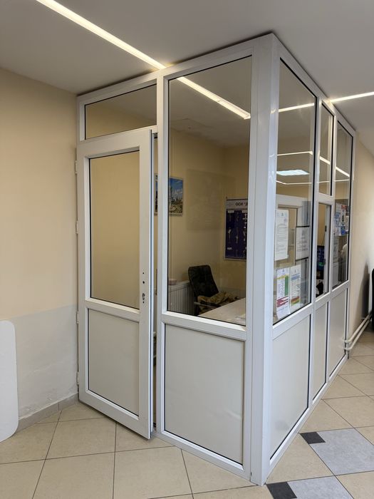 Пластиковая кабинка