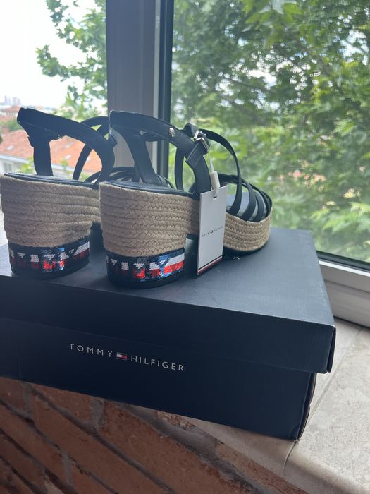 Чисто нови дамски сандали TOMMY HILFIGER