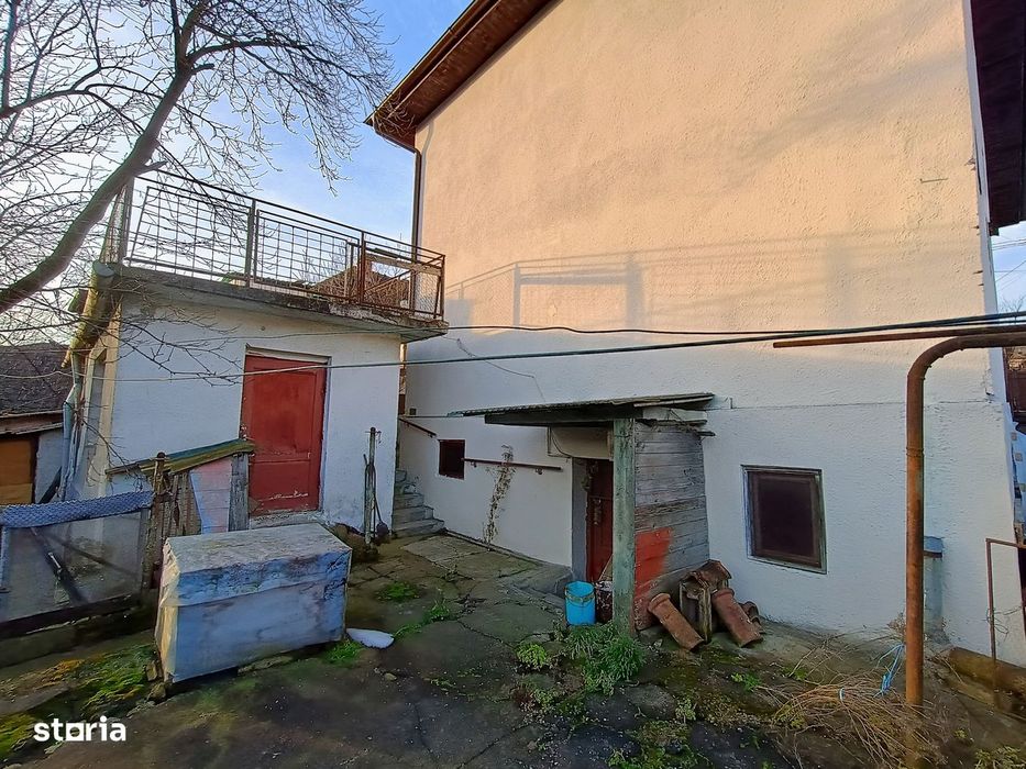 Casa generoasa cu 4 camere / str. Pomilor