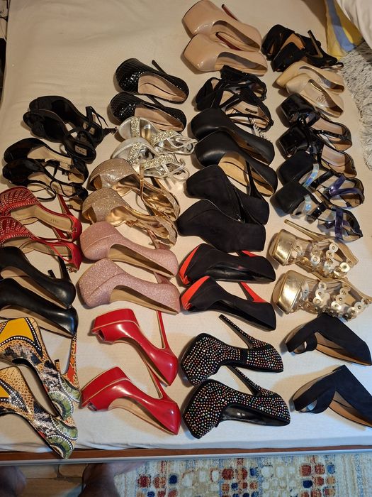 Oferta 2 perechi Pantofi cu platforma  si toc analt .la pret.redus