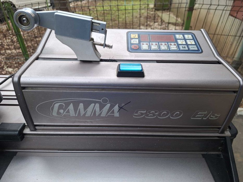 Masina racordat rachete de tenis