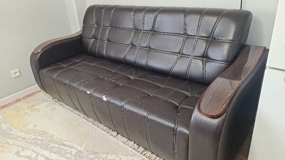 Диван кожазаменитель