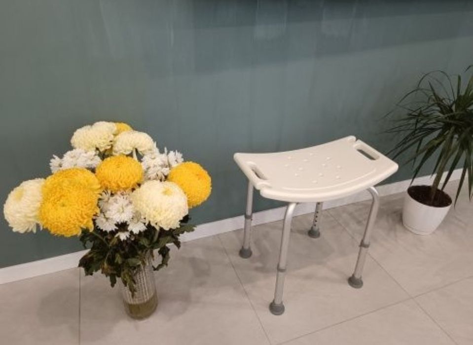 Этот регулируемый стул легкий и водонепроницаемый, нескользящий и усто