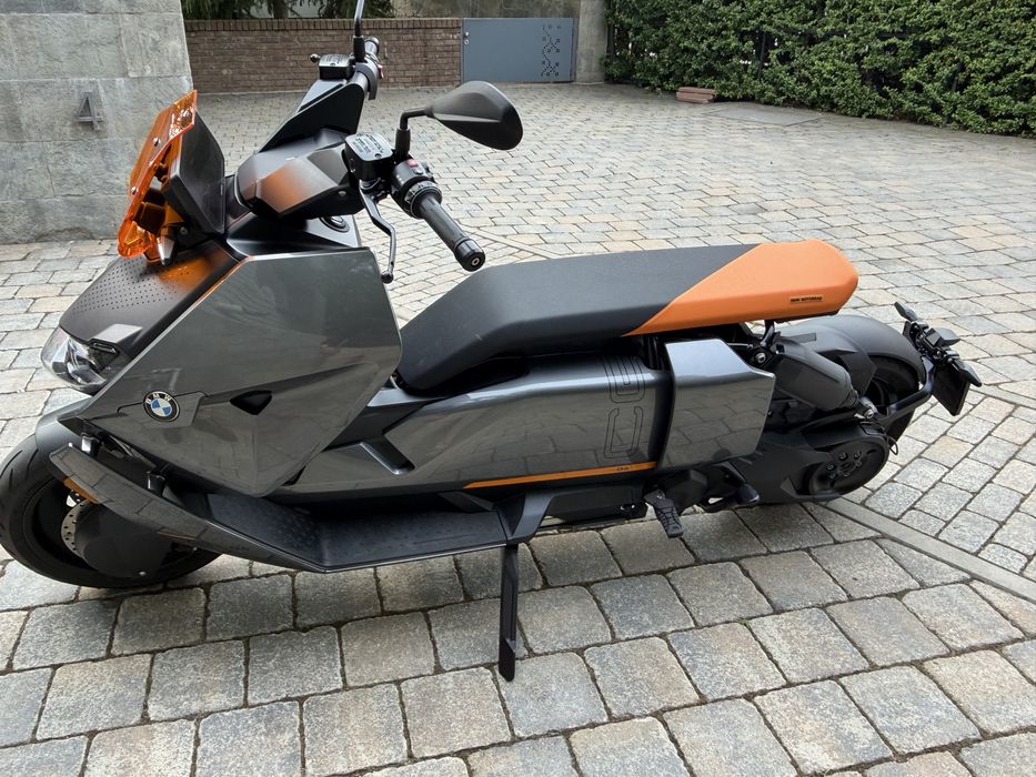 Scuter BMW CE04 - inca in garantie
