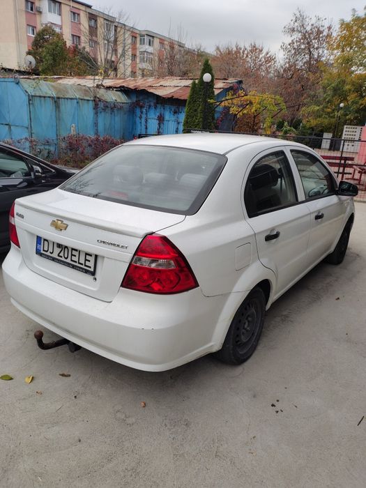 Vând Chevrolet Aveo