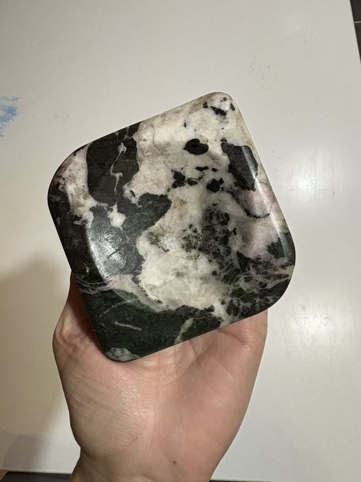 Scrumieră din marmură naturală – piesă realizată manual