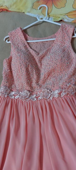 Vand rochita de ocazie