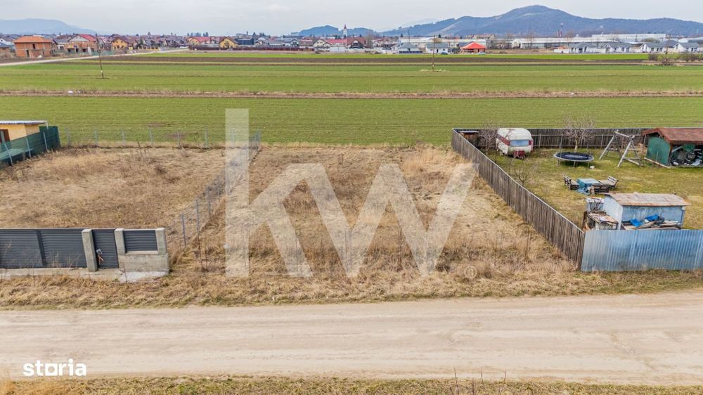 Teren intravilan Harman, 500 mp, zona buna, vecinatati construite, com