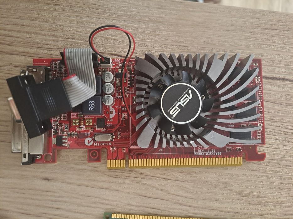 Placa video AMD Radeon R7 240