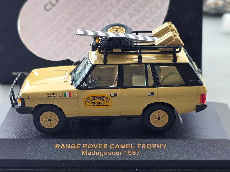 Macheta Auto 1/43 IXO Range Rover Camel Trophy Madagascar 1987