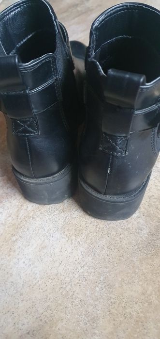 Ghetute piele dama 36,stare perfecta!