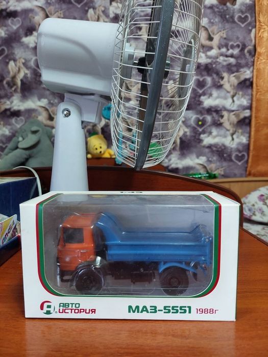 Продаю коллекционную модельку Маз 5551