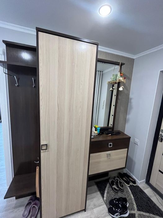 Продам шкаф прихожую