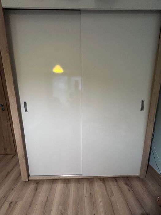 Гардероб с плъзгащи врати