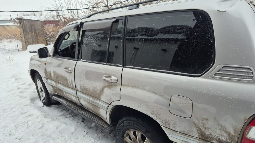 Продам машину Ланкрузер