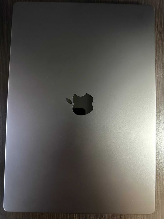 MacBook Pro 16" M3 Pro – 18GB RAM, 512GB SSD (65 cicluri de incarcare)