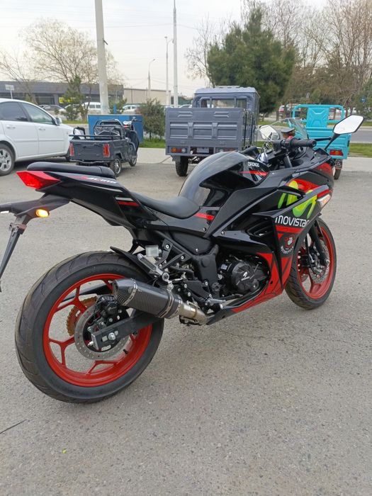 Yamaha r3 250cc в черно/красном окрасе