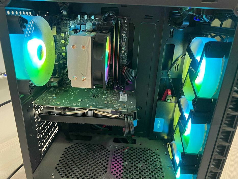 Кейс MyPro с 4 кулерами с регулируемой RGB подсветкой