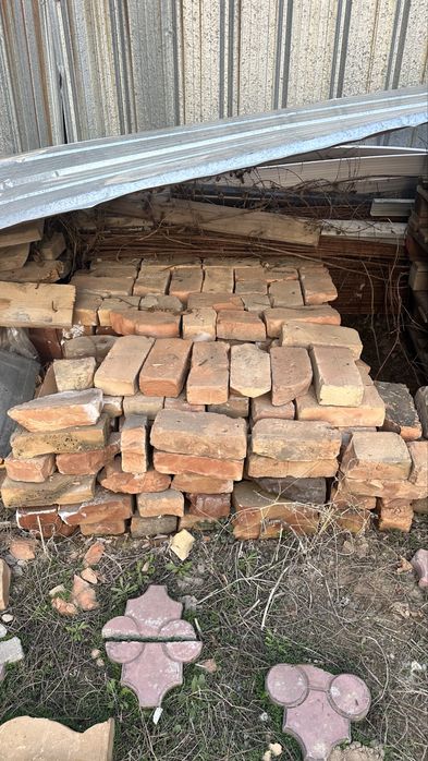 Продам кирпичи и паддоны