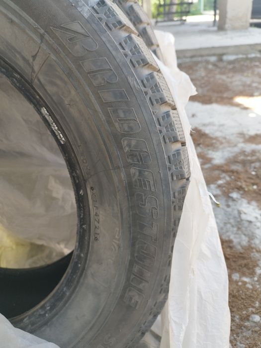 Шины зимние BRIDGESTONE липучка б/у